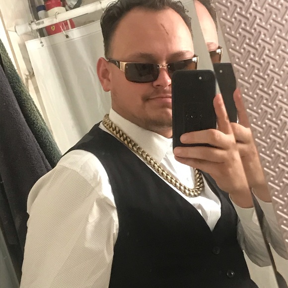 Meet your Posher, Raul - Picture 2 of 3